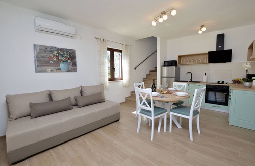 Lasici Casa | House Danci (91441-K1) - Lasici
