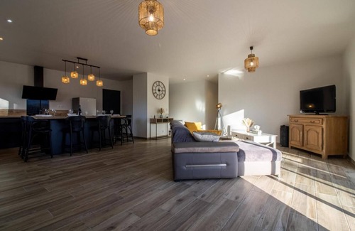 Loucrup Casa | House facing the Pyrenees