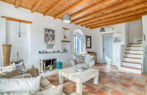 Drios Casa | House Feinikas - Quiet area with Beach access