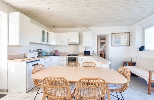Saint-Michel-en-l'Herm Casa | House for 6 in Vendée with garden