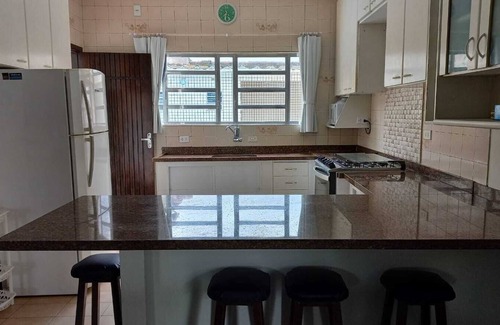 Loty Casa | Casa de pie en la arena - Itanhaém con piscina y barbacoa