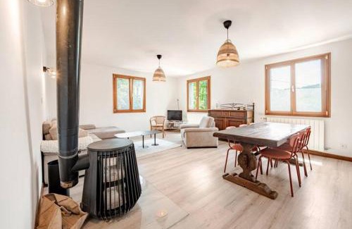 La Celle-sous-Gouzon Casa | House for 11 people, 2 intimate and friendly apartments