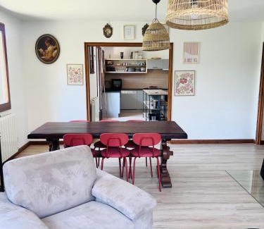 La Celle-sous-Gouzon Casa | House for 11 people, 2 intimate and friendly apartments