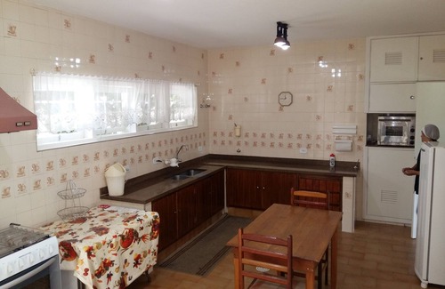 Capivari Casa | House for 12 people: 4 bedrooms (2 suites) and beautiful garden - 15min walk from Baden