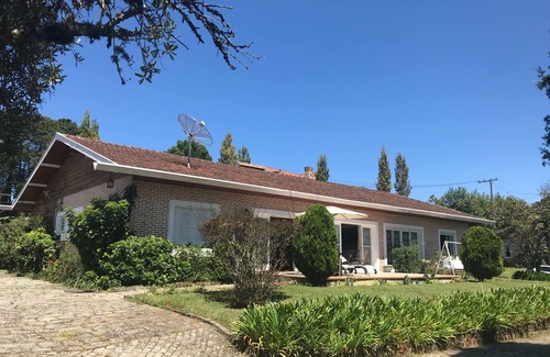 Capivari Casa | House for 12 people: 4 bedrooms (2 suites) and beautiful garden - 15min walk from Baden