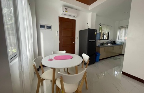 Suba Basbas Casa | House for 2 guests with large garden and private pool use near to beach resorts