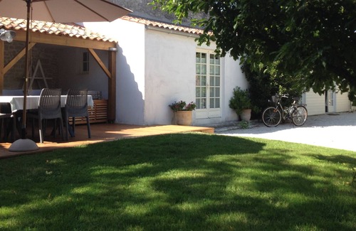 Marsilly Casa | Casa para 6 personas con piscina privada y jardín maduro.