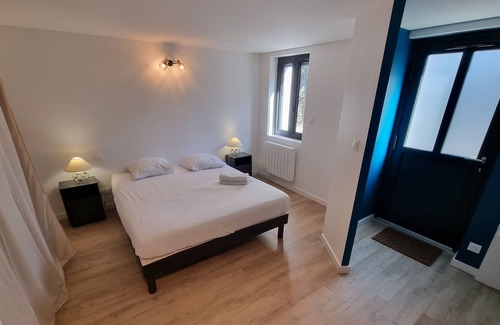 Villeurbanne Casa | House for 8 people near Lyon (free parking)