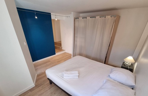 Villeurbanne Casa | House for 8 people near Lyon (free parking)