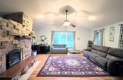 Black Wolf Casa | House for EAA, 6 miles from grounds