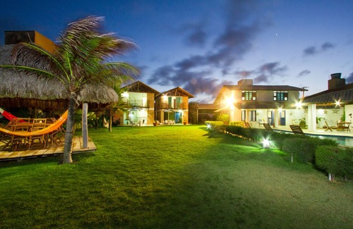 Aquiraz Casa | Casa para Eventos en la Playa con chalets independientes en la orilla de la Playa Aquiraz