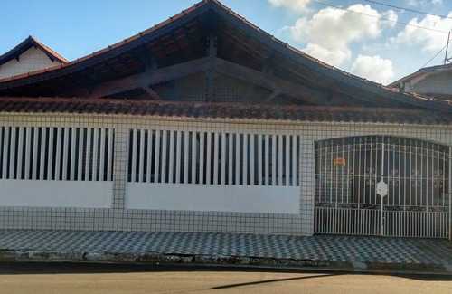 Praia Grande Casa | House for Season 3 blocks from the Beach 🏖️ ⛱️🌻