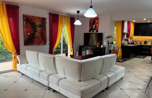 Bonrepos-sur-Aussonnelle Casa | House near Airbus