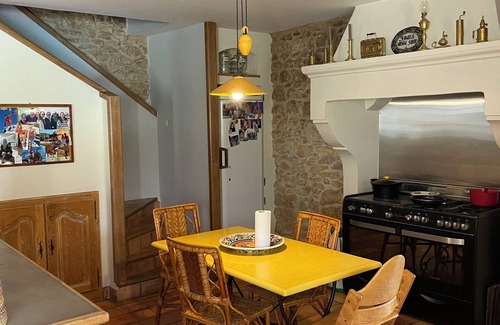 Saint-Paul-Trois-Chateaux Otro | House of Nougat and Nine