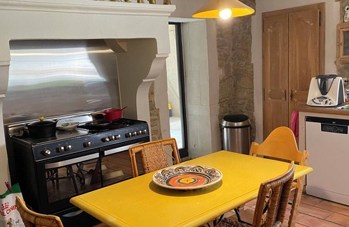 Saint-Paul-Trois-Chateaux Otro | House of Nougat and Nine