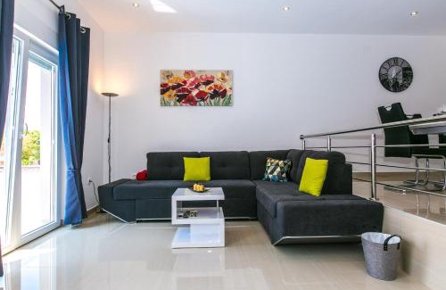 Skrbcici Casa | House Green