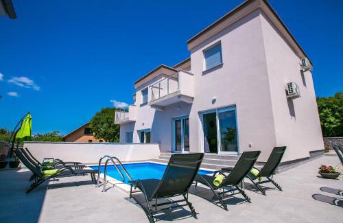 Skrbcici Casa | House Green
