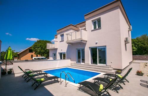 Skrbcici Casa | House Green