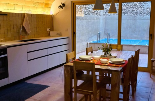 L'Armentera Casa | Casa Groga, para 6 personas, pequeña piscina privada, chimenea, wifi, A/A, . . .