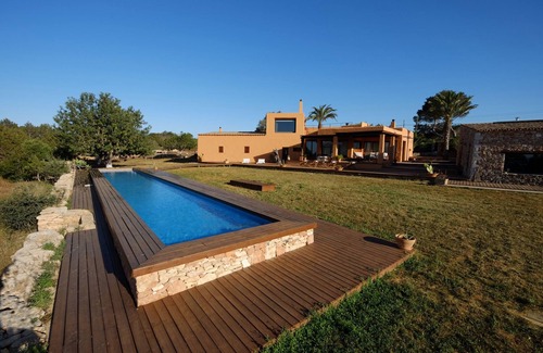 Formentera Casa | Finca Casa-Villa con piscina, vistas a Ibiza, campos con olivos y bosque privado