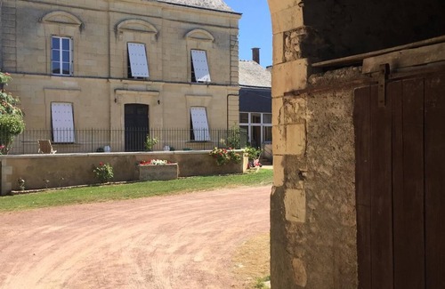 Vaudelnay Casa | House in a former wine storehouse