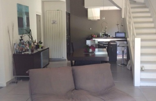 Montferrier-sur-Lez Casa | House in a small building with private pool