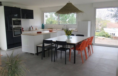 Carcans Casa | ¡Casa en un entorno verde, con espléndidas vistas al lago ya 80m de sus playas!