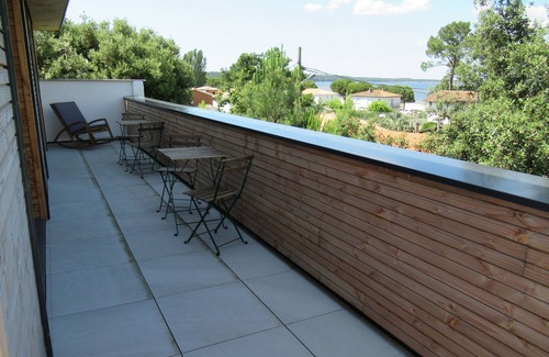 Carcans Casa | ¡Casa en un entorno verde, con espléndidas vistas al lago ya 80m de sus playas!