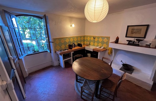Les Arcs-sur-Argens Casa | House in a medieval village.