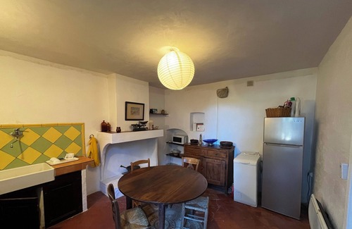 Les Arcs-sur-Argens Casa | House in a medieval village.
