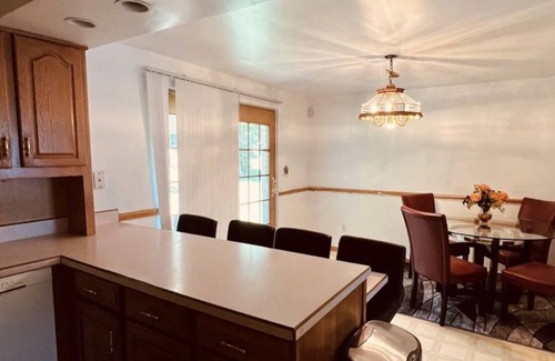 McKnight Casa | House in a very quiet and safe neighborhood. Very close to stores &gas stations.