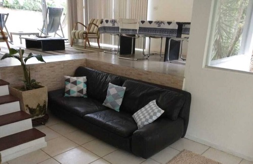 Praia Vermelha Casa | House in Angra condominium with private beach