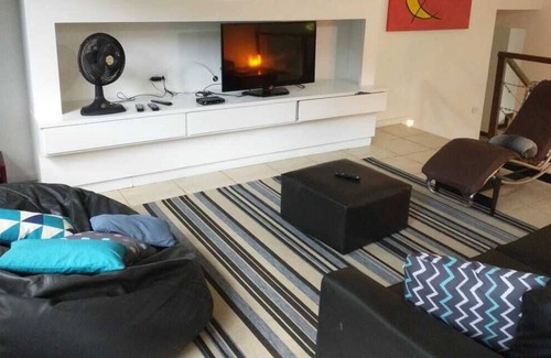 Praia Vermelha Casa | House in Angra condominium with private beach