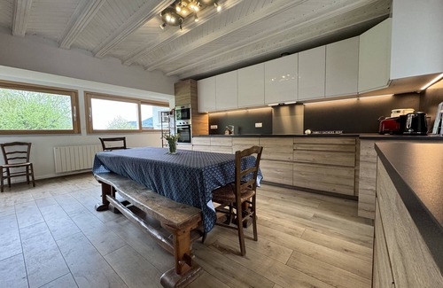 Alex Casa | Casa en Annecy, entre lago y montañas, 350m2, 16-18 camas