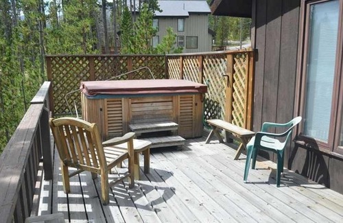 Breckenridge Casa | House in Breck! Private Hot Tub! Amazing Views! Fireplace! Large Deck!