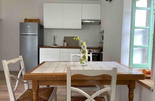Saint-Pons-de-Mauchiens Casa | House in idyllic village between vineyards and sea