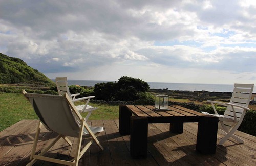 Lajes das Flores Casa | House in front of the sea (4rooms)