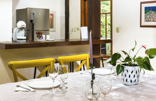 Carapicuiba Casa | House in Granja Viana in front of the environmental reserve