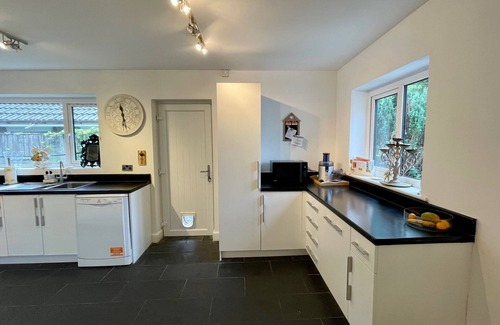 Trafford Casa | House in Hale With Hot Tub