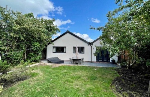 Trafford Casa | House in Hale With Hot Tub