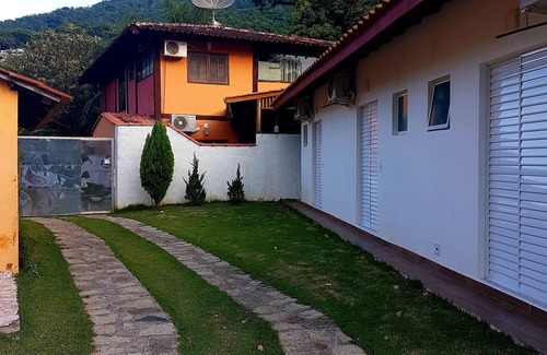 Portinho Casa | Casa en Ilhabela con vistas al verde