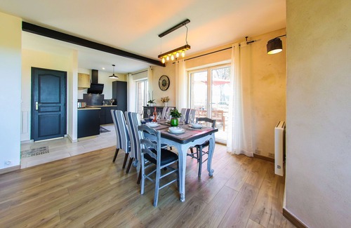Pleumeur-Bodou Casa | House ☆☆☆ in Landrellec, recent renovation, feet in the water.