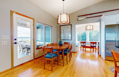 Langley Casa | House in Langley with sound & mountain views, firepit, & private hot tub