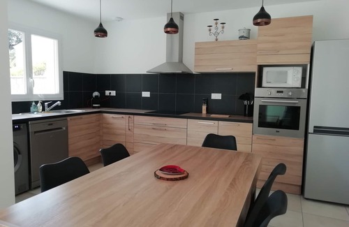 Sauveterre Casa | House in Provence with swimming pool 10Km from Avignon: Ideal for families, sun and relaxation