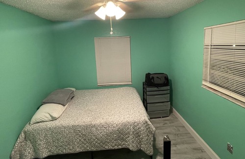 Plant City Casa | House in quiet neighborhood and close to beautiful beaches