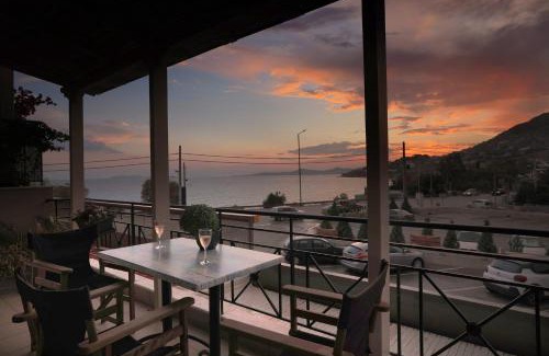 Saronikos Apartamento | House in riviera lagonisi