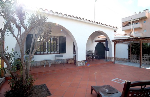Cap de Salou Chalet De Esquí | Casa en Salou a 5 minutos de la playa, y a 10 del Golf para hasta 8 personas