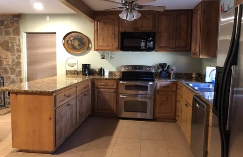 Tow Casa | Casa de 2 habitaciones / 1 baño, porche de 4 estaciones en el lago Buchanan con capacidad para 10 personas