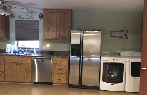 Tow Casa | Casa de 2 habitaciones / 1 baño, porche de 4 estaciones en el lago Buchanan con capacidad para 10 personas