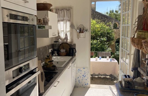 Grans Casa | House in the beautiful village of Grans 30 minutes from Les Baux de Provence